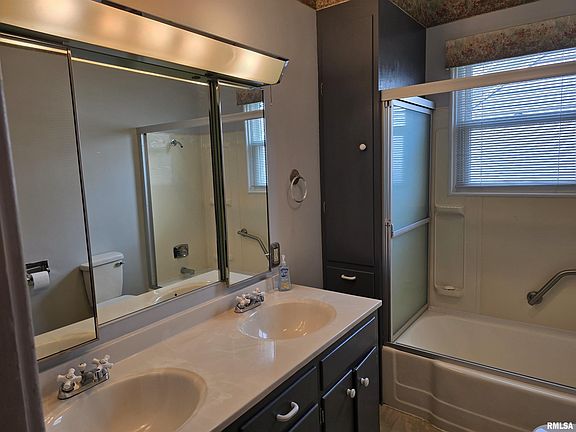 2nd image of 2136 Whittier Ave