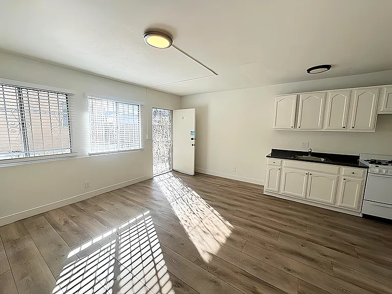 1401 S Catalina St #5 — Photo 1