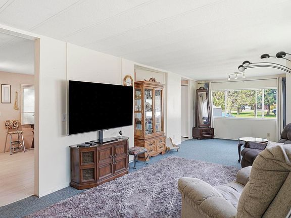 2nd image of 17 Park Ridge Cres NW