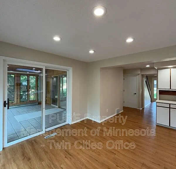 7420 Hyde Park Cir — Photo 8