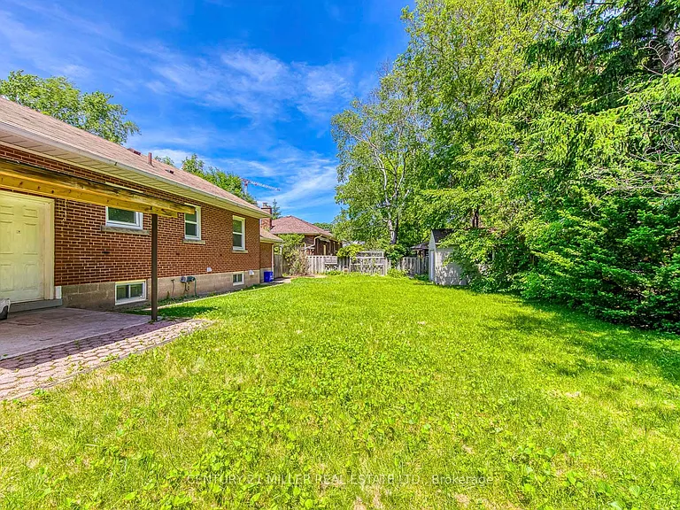 2048 Edinburgh Dr — Photo 26