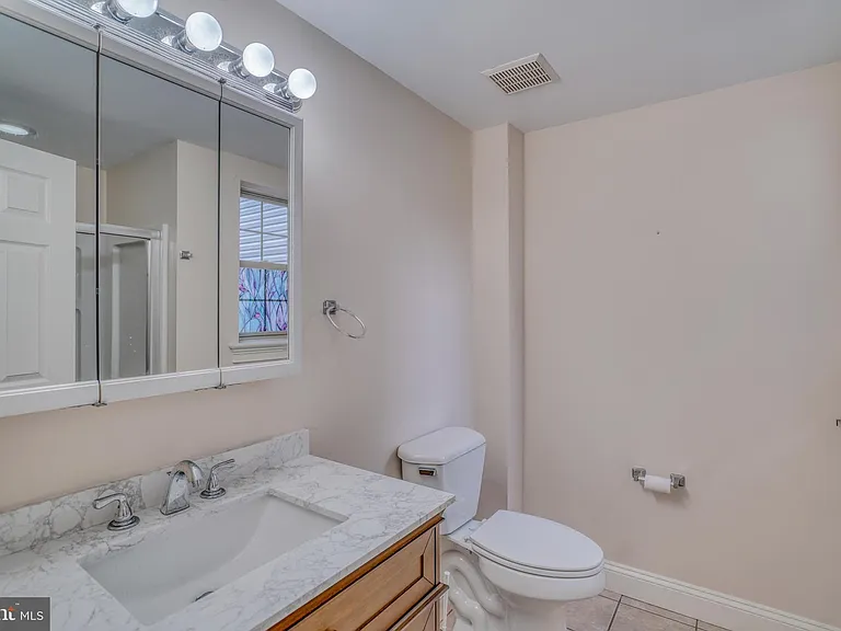 2542 W Girard Ave #2 — Photo 9