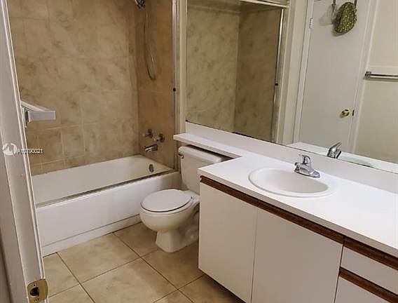 2nd image of 860 Cypress Park Way #B4