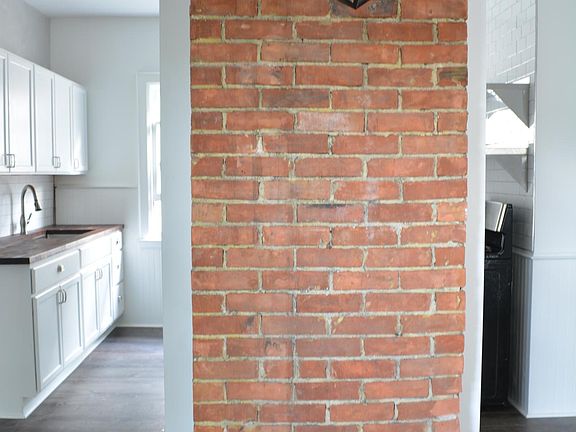 4th image of 127 Ashland Ave #3