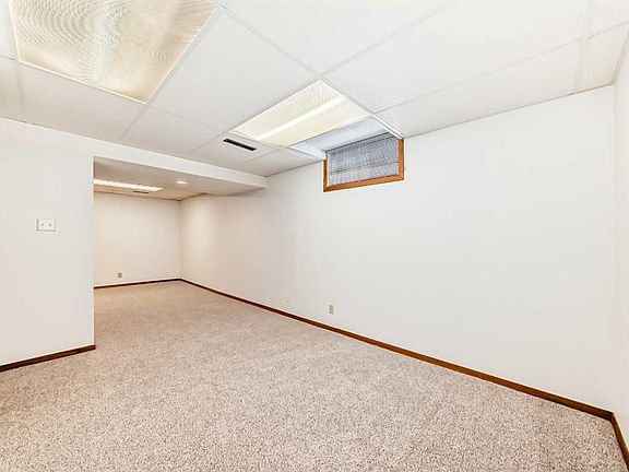 4th image of 8423 E Addison Dr SE