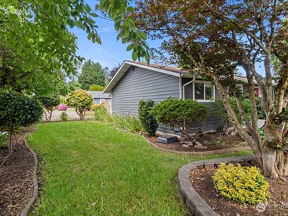 2nd image of 903 9th Avenue SW