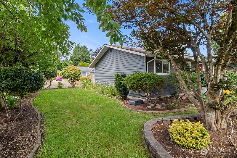 2nd image of 903 9th Avenue SW