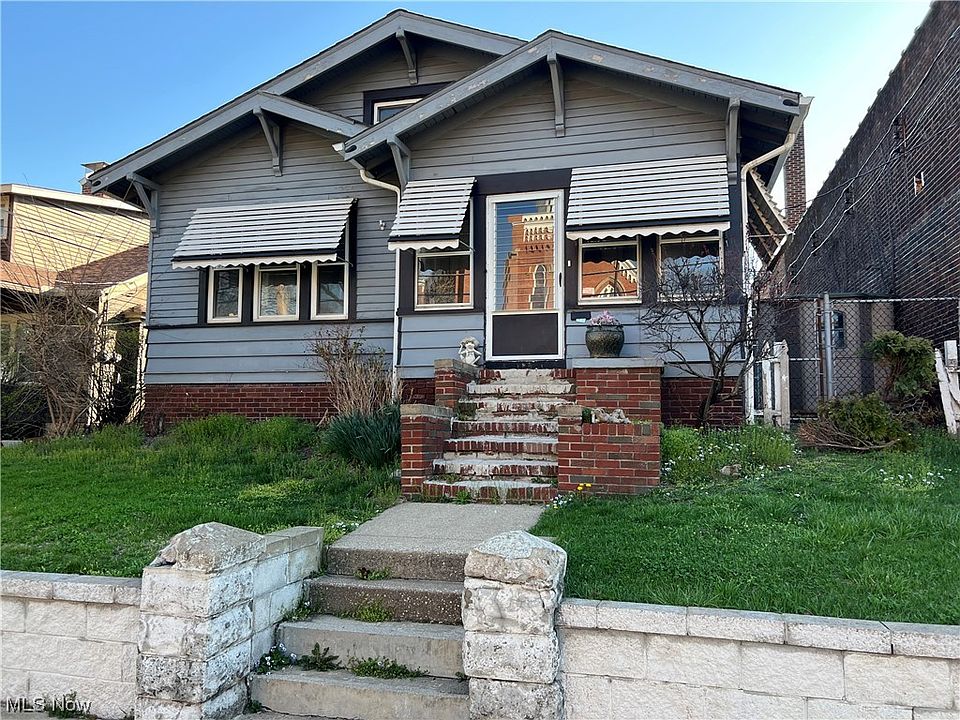 2nd image of 128 N State St
