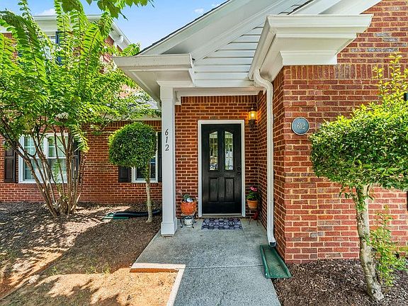 3rd image of 612 Manor Way