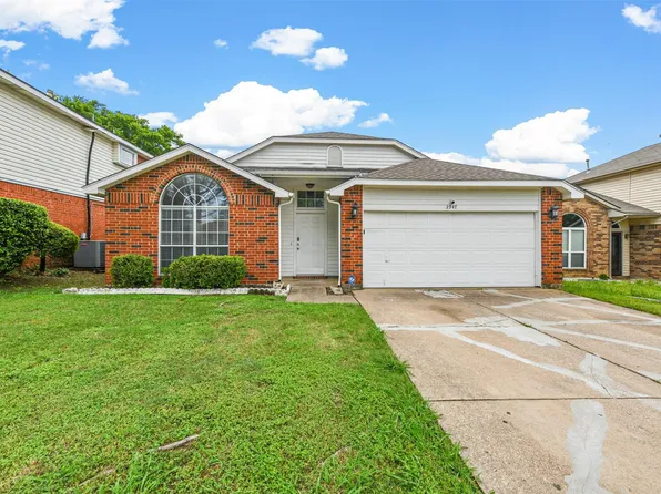 2947 Chanute Dr, Grand Prairie, TX 75052