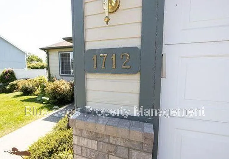 1712 W Durham Dr — Photo 3