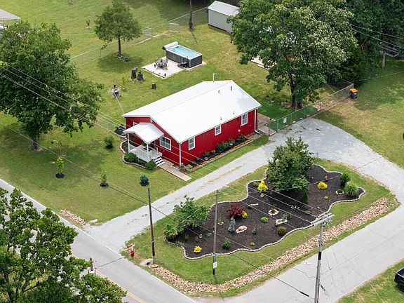 2nd image of 300 Lake Rd #3