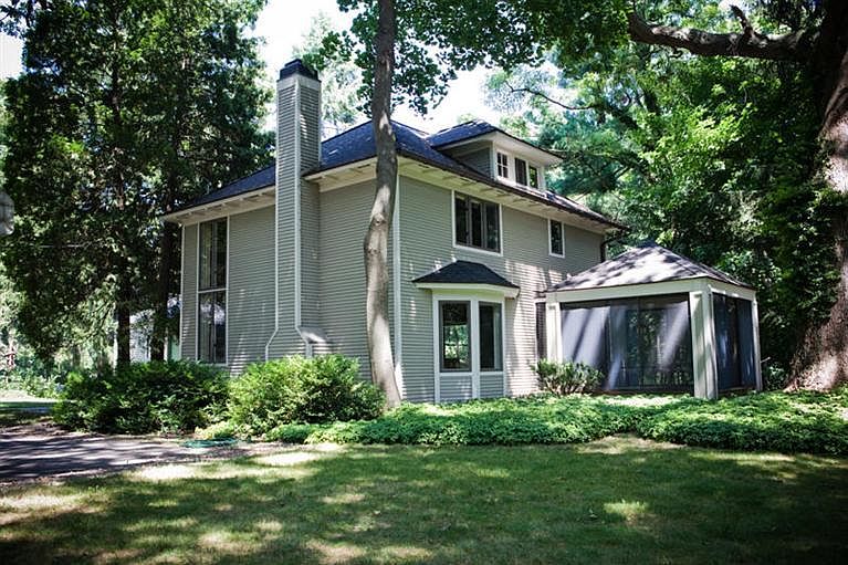 1st image of 720 Hill Ave NW