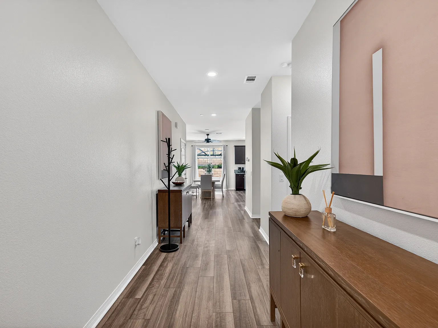 5 bed, 2592 sqft, $7,500 — Photo 3