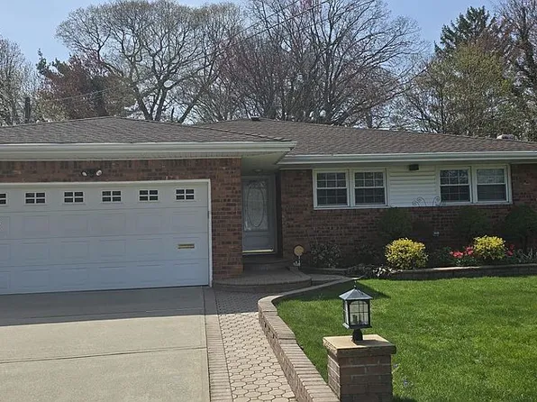 916 Willowbend Ln, Baldwin, NY 11510