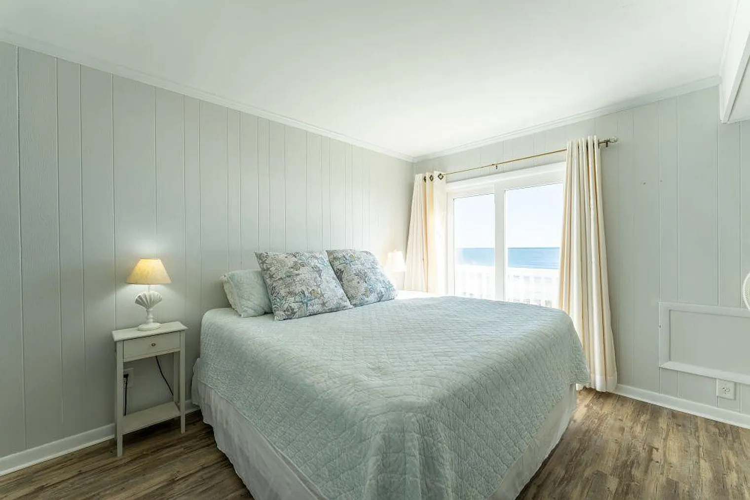 2 bed, 2.0 bath, 882 sqft, $3,428 — Photo 4