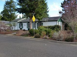 2225 12th St, Florence, OR 97439