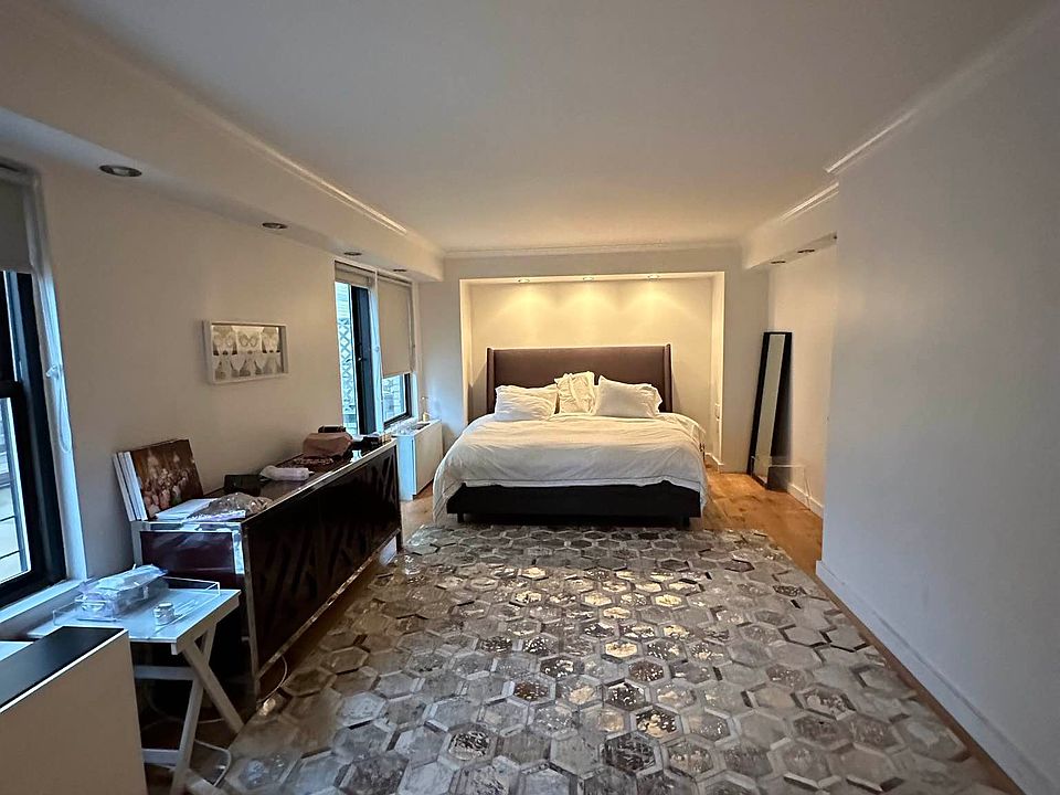 1st image of 279 E 44th St APT 21C