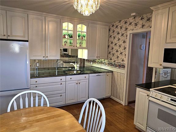 3rd image of 36 Dellwood Rd