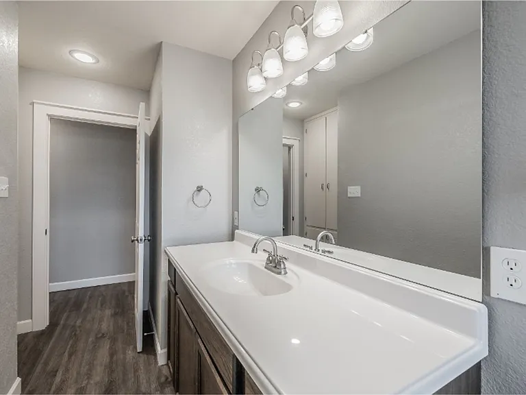 316 W 3rd St — Photo 25