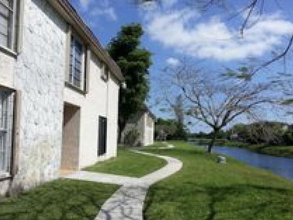 2nd image of 10379 N Kendall Dr APT L3