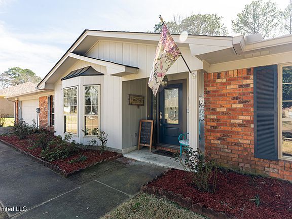 4th image of 1419 Huntcliff Way