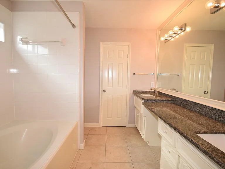 722 Memorial Heights Dr — Photo 33