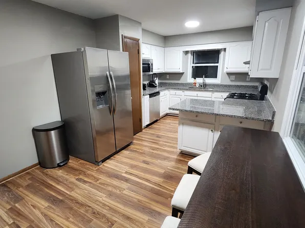 4271 Teakwood Ct #1, Greendale, WI 53129