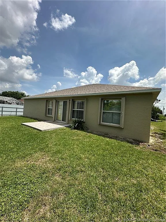 4 bed, 2.0 bath, 2093 sqft, $3,250 — Photo 2