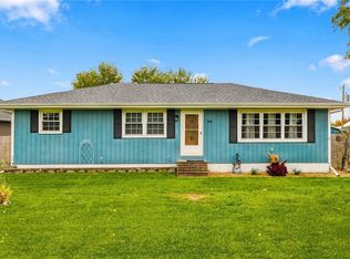 23 Drake Dr, Palo, IA 52324