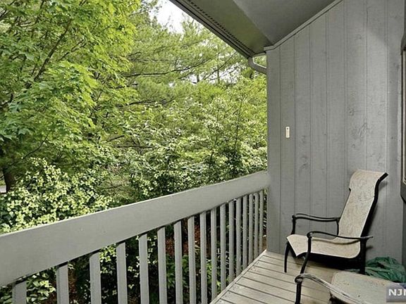 3rd image of 286 Redwood Ct #286
