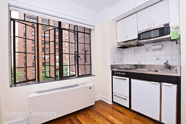 Sold by Steven Corcoran Real Estate | media 8