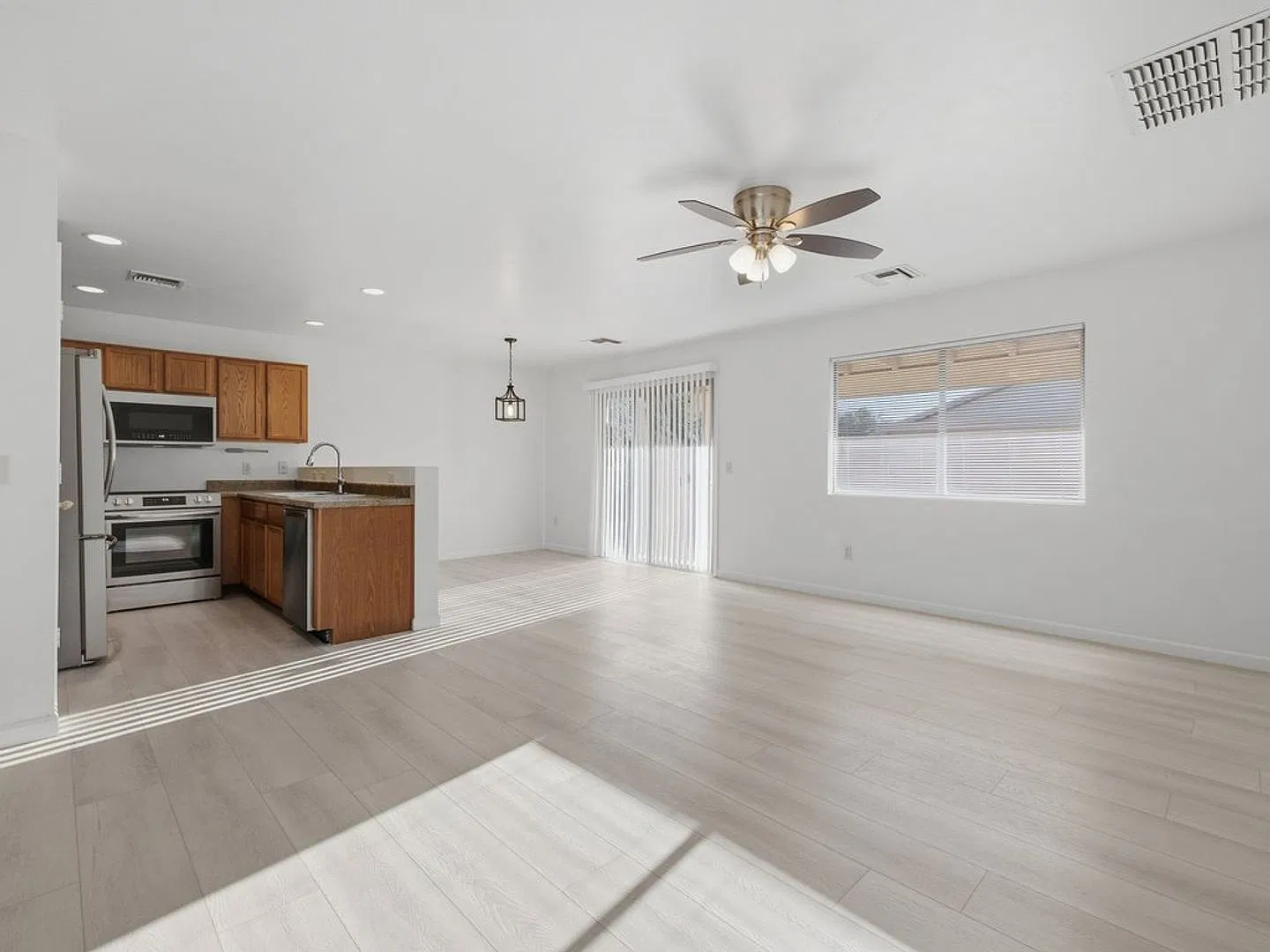 3 Bedroom 2 Bathroom with SOLAR ! — Photo 4