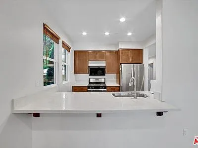 281 N Mar Vista Ave #3 — Photo 12