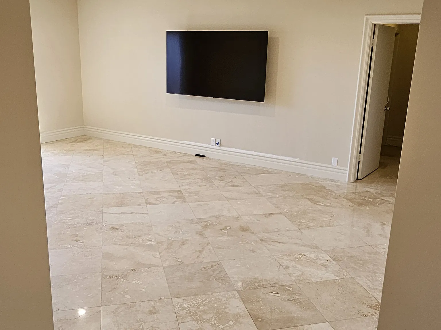 3 bed, 2150 sqft, $4,950 — Photo 4