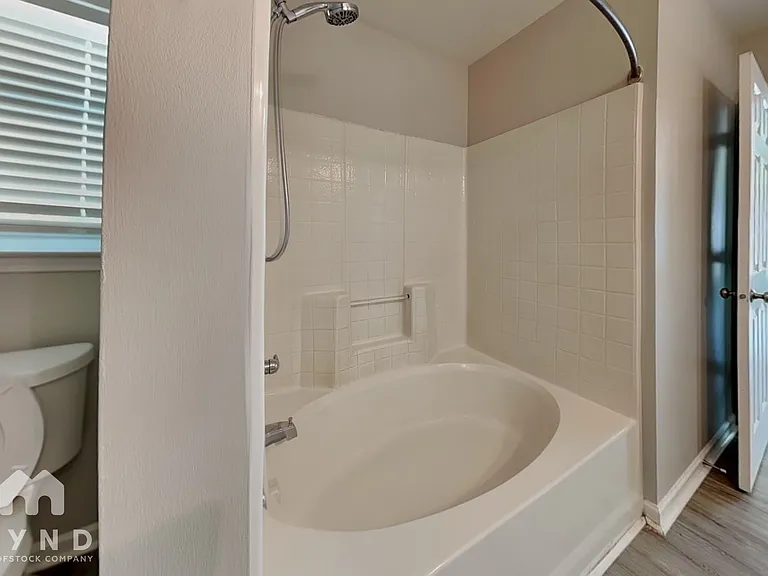 50 Sapphire Ct — Photo 12