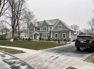 35 Surrey Rd, Clark, NJ 07066