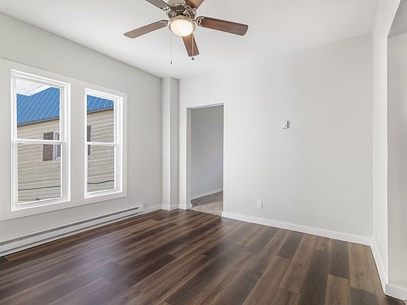 5th image of 616 Superior St