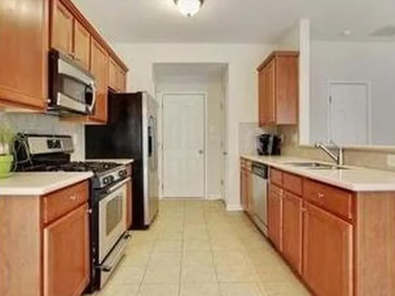 105 Finchley Dr — Photo 15