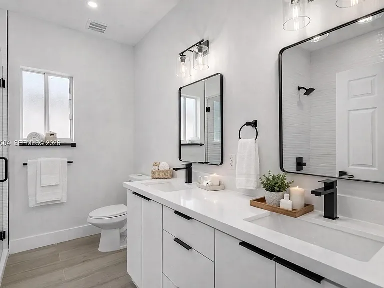 354 NE 35th Ave — Photo 10