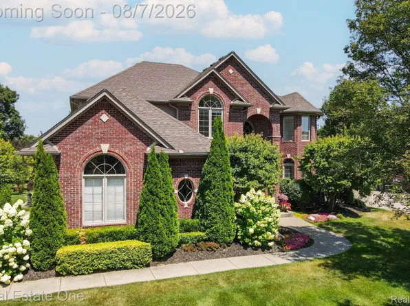 13255 Maple Lawn Dr, Shelby Township, MI 48315