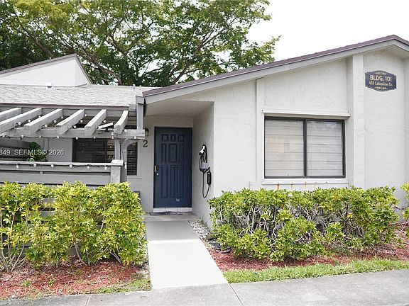 2nd image of 453 Lakeview Dr APT 2
