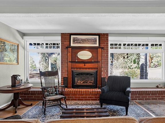 5th image of 2599 Helena St