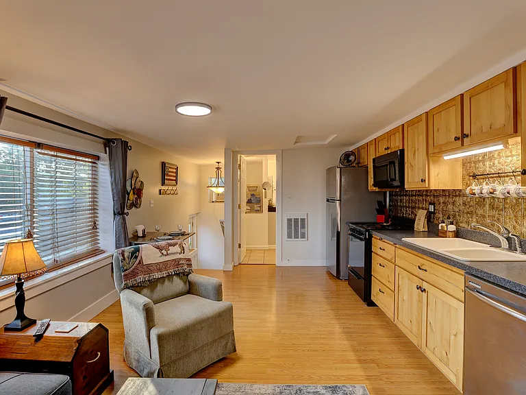 595 Wyoming Ave #A — Photo 6