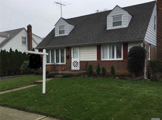 10 Joseph Rd, New Hyde Park, NY 11040