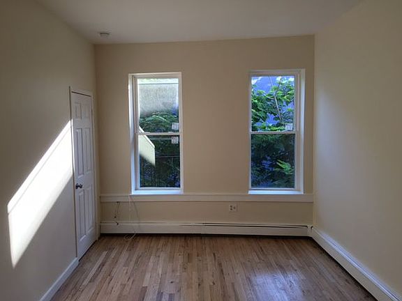 2nd image of 700 Washington Ave APT 3R