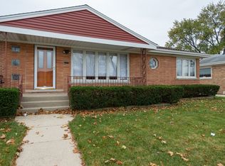 7117 W Cleveland St, Niles, IL 60714