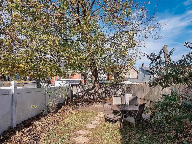 227 E Garrison St — Photo 19