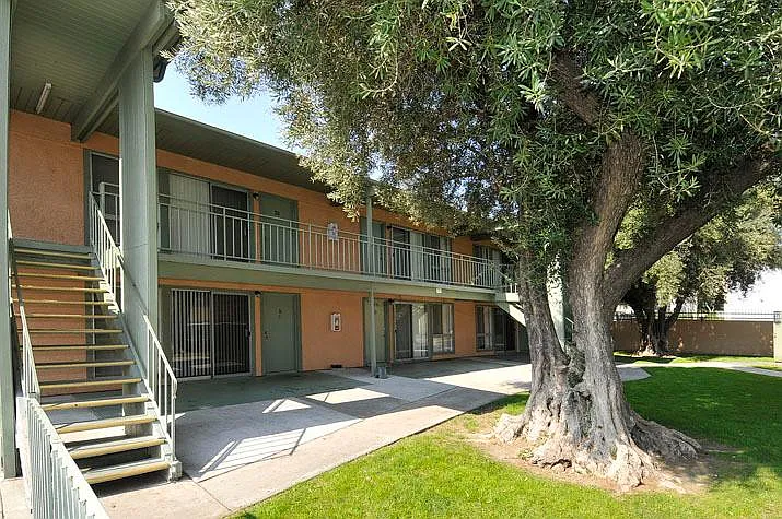 855 S Citrus Ave — Photo 7