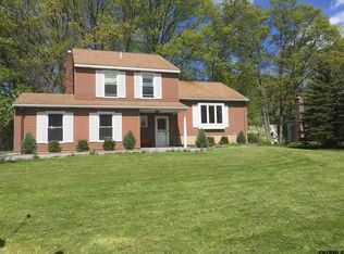 45 Longmeadow Dr, Delmar, NY 12054